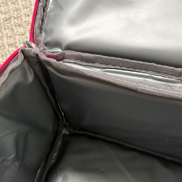 Juicy Couture Pink Velvet Velour Lunch or Cosmetic Bag with Heart Zip and Strap - Picture 9 of 9